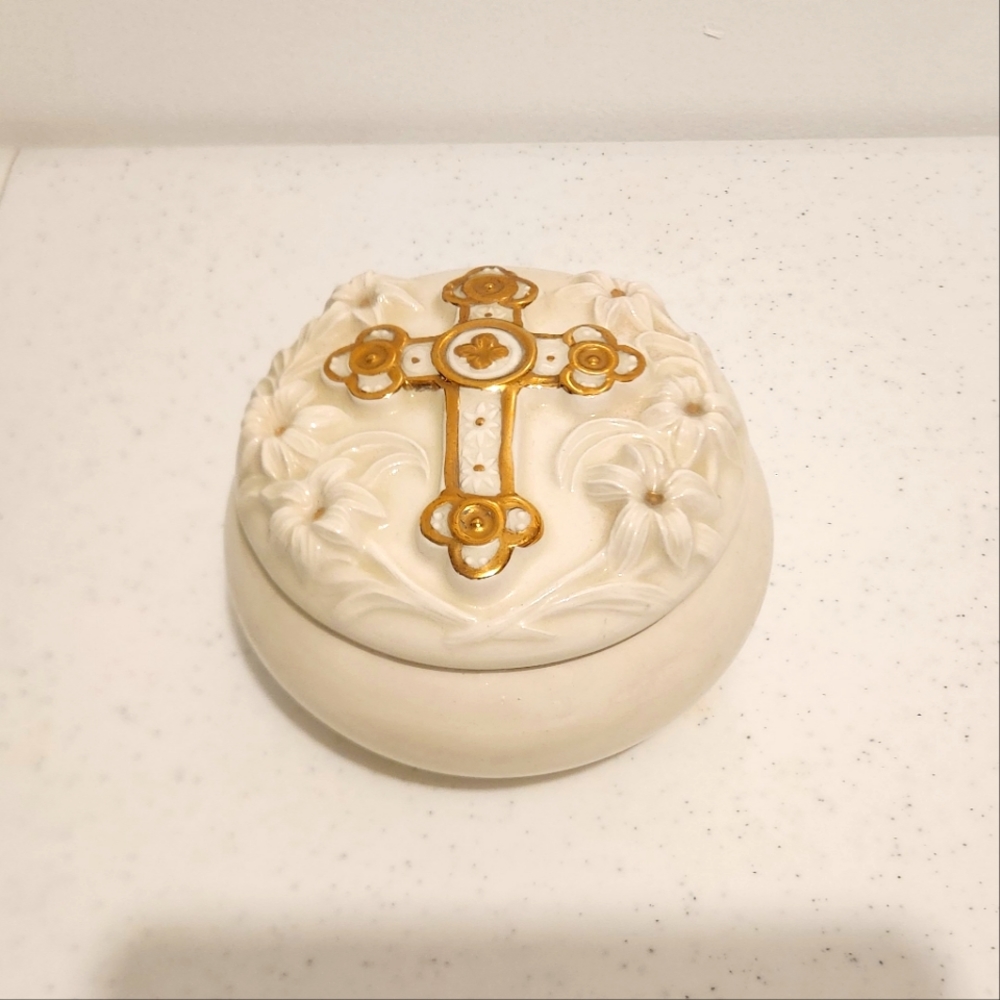 Holland Mold Ceramic Trinket Jewelry Box